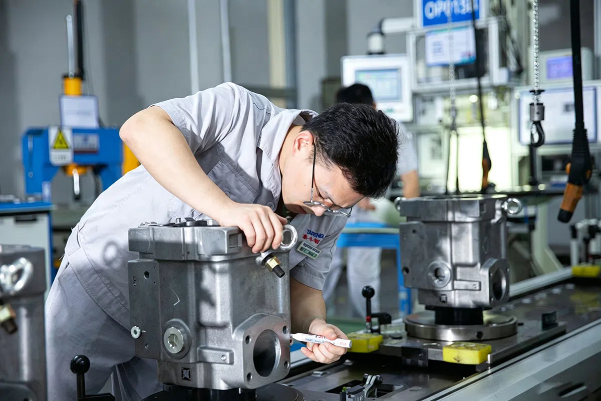 axial piston pump.webp